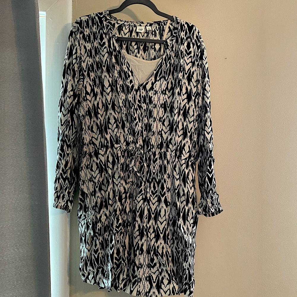 Gap Shirt Dress style, black and cream print